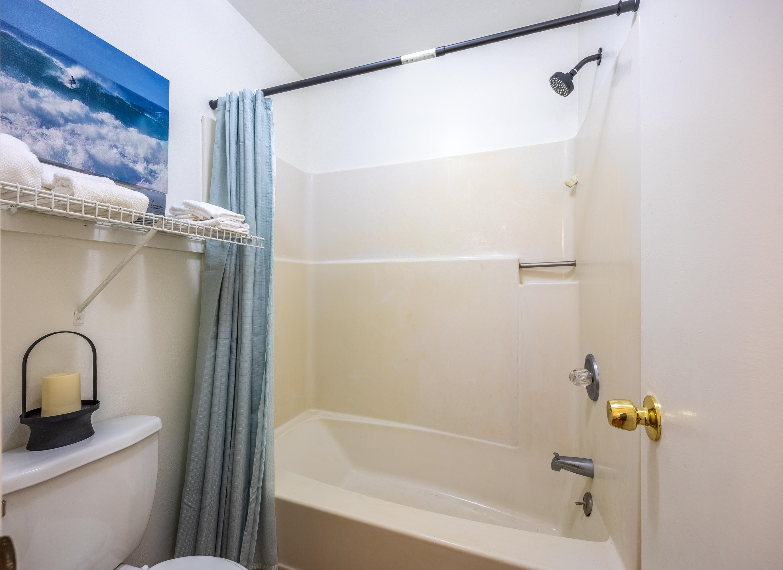 81 Kapuai Road Haiku, HI 96708 - Photo 29 of 50 a close view of a bathtub in bathroom