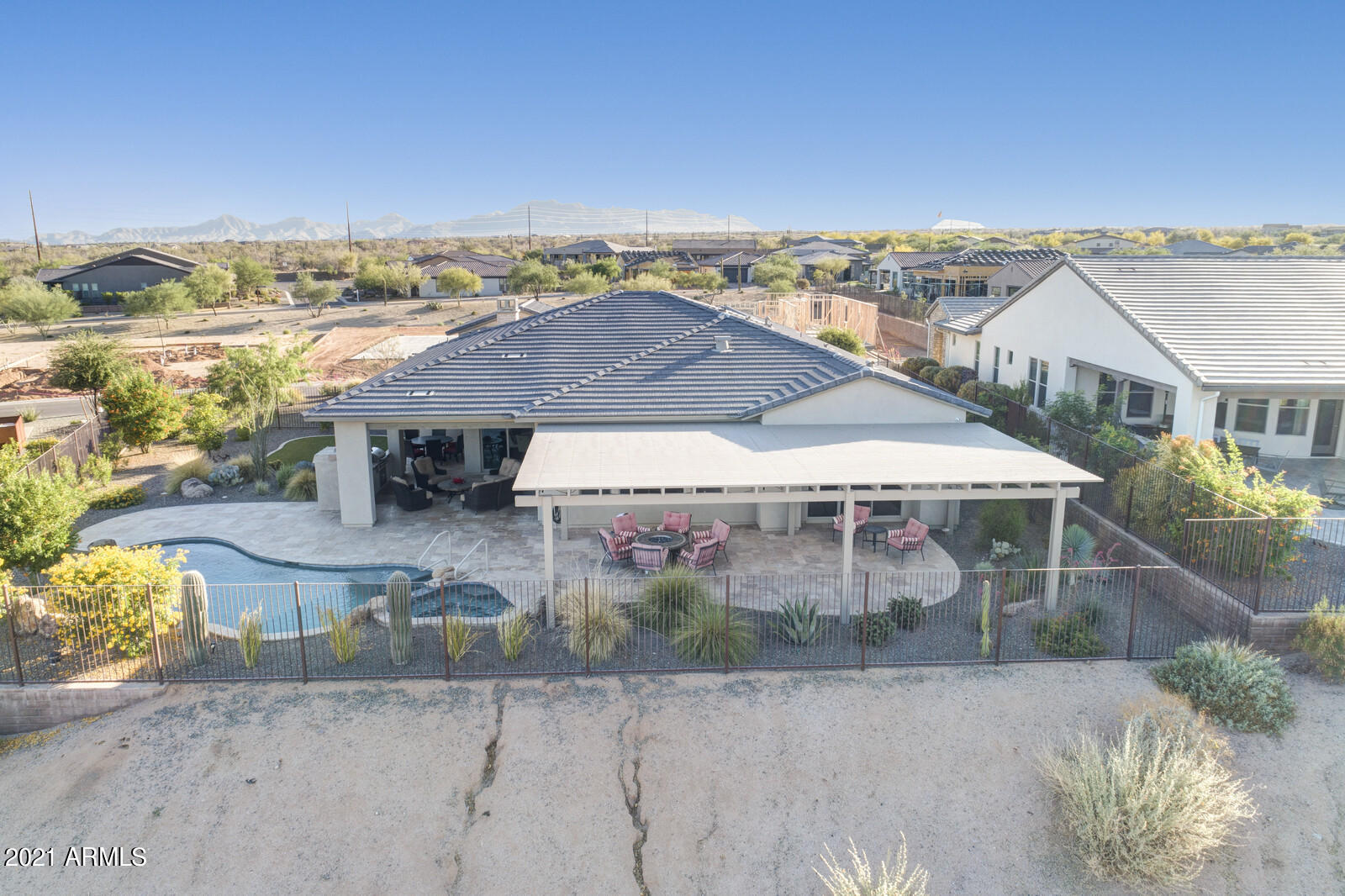 84_17564_East_Blaze_Lane__84_mls
