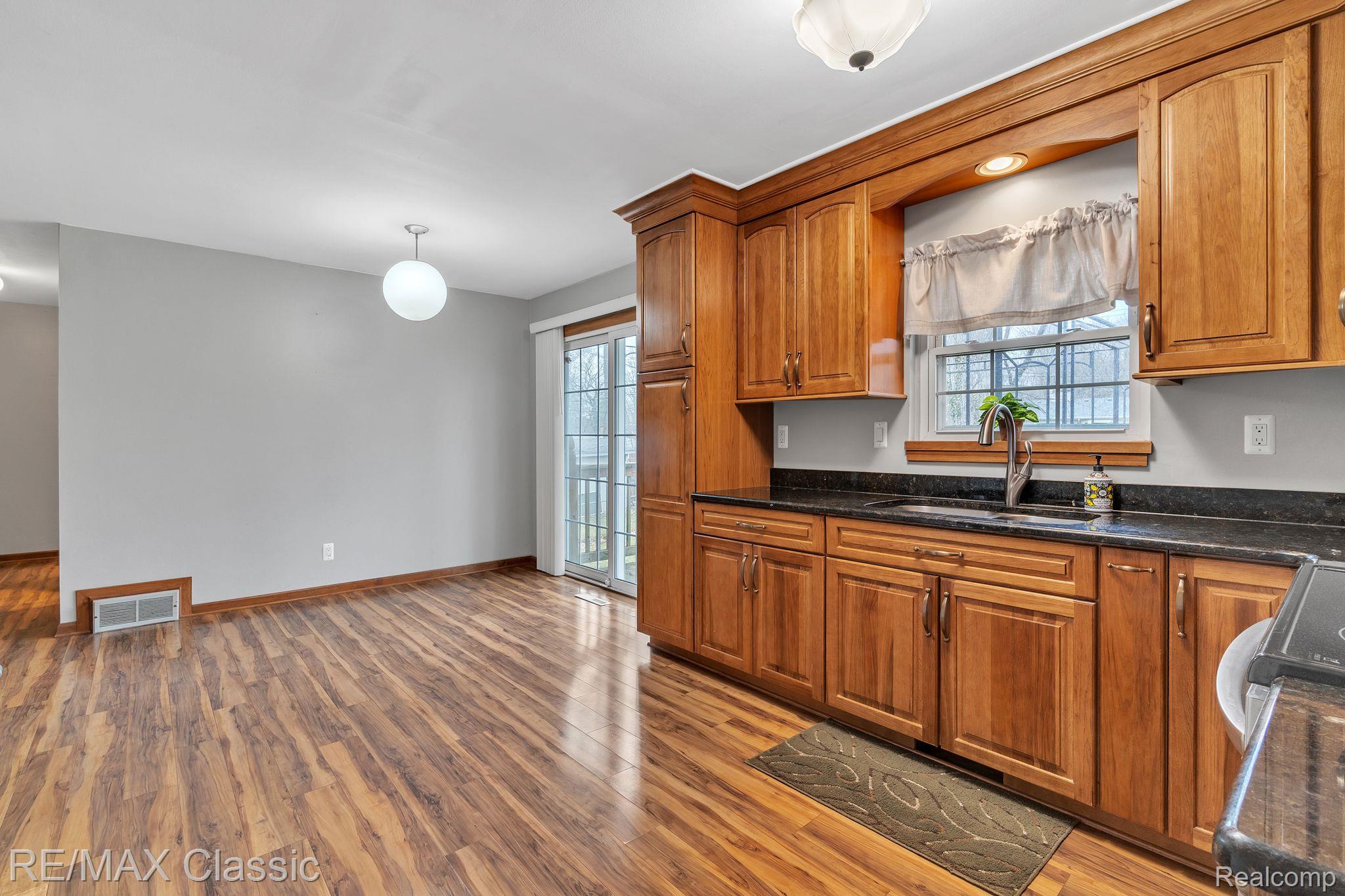 4390 Highfield Road Waterford, MI 48329 - Photo 14 of 38 Gallery Image 14