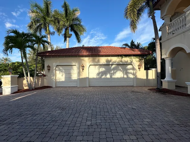 a view of a yard with a patio
