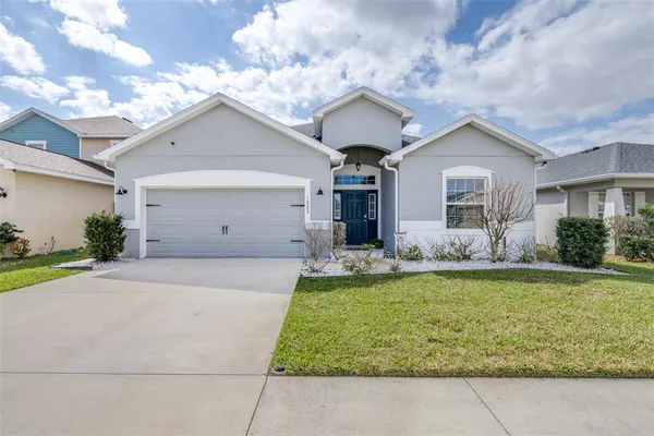 a front view of house with yard