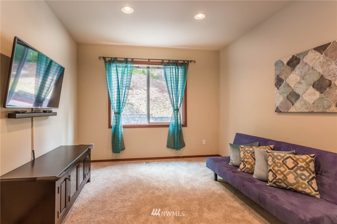 21611 10th Drive Southeast Bothell, WA 98021 - Photo 9 of 23