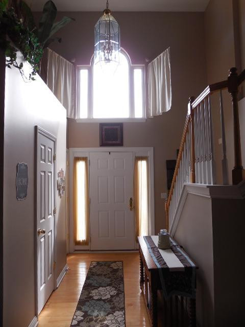 2045 Shaker Run Road Lexington, KY 40509 - Photo 4 of 33 2-story foyer with huge window and hardw