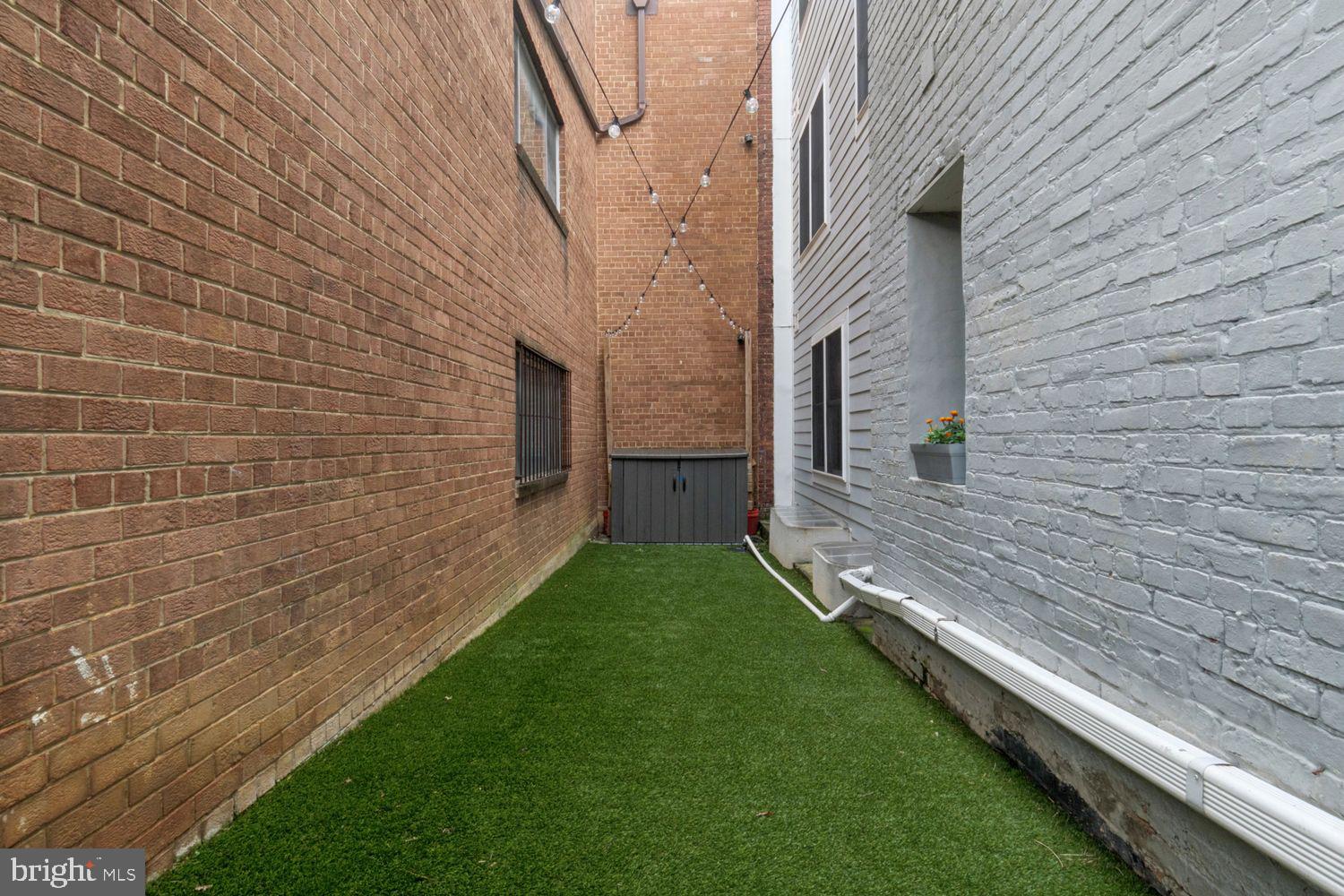 1682 Irving Street Northwest, Unit 2 Washington, DC 20010 - Photo 23 of 25 a view of a back yard of the house