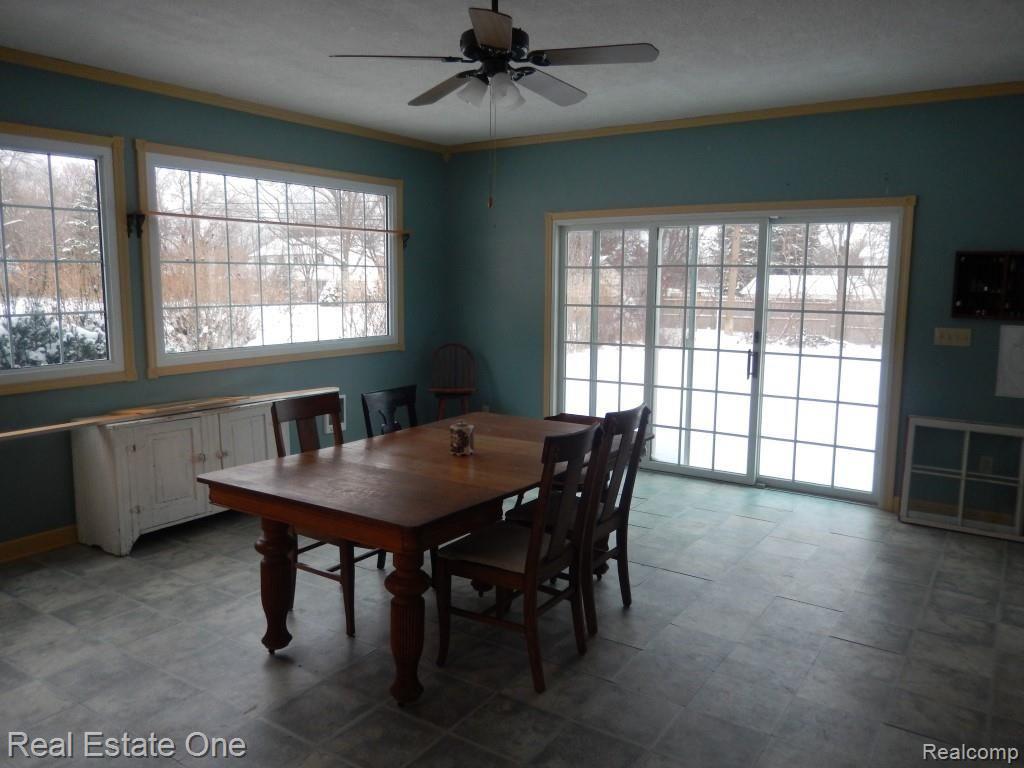 111 East Maryknoll Road Rochester, MI 48309 - Photo 7 of 20 21x20 Family room off dining room. TONS of natural light and additional doorwall to backyard.