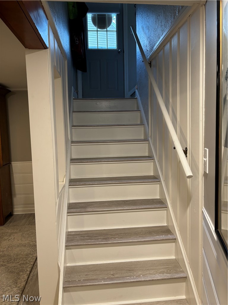 1440 West Miner Road Cleveland, OH 44124 - Photo 46 of 49 Staircase