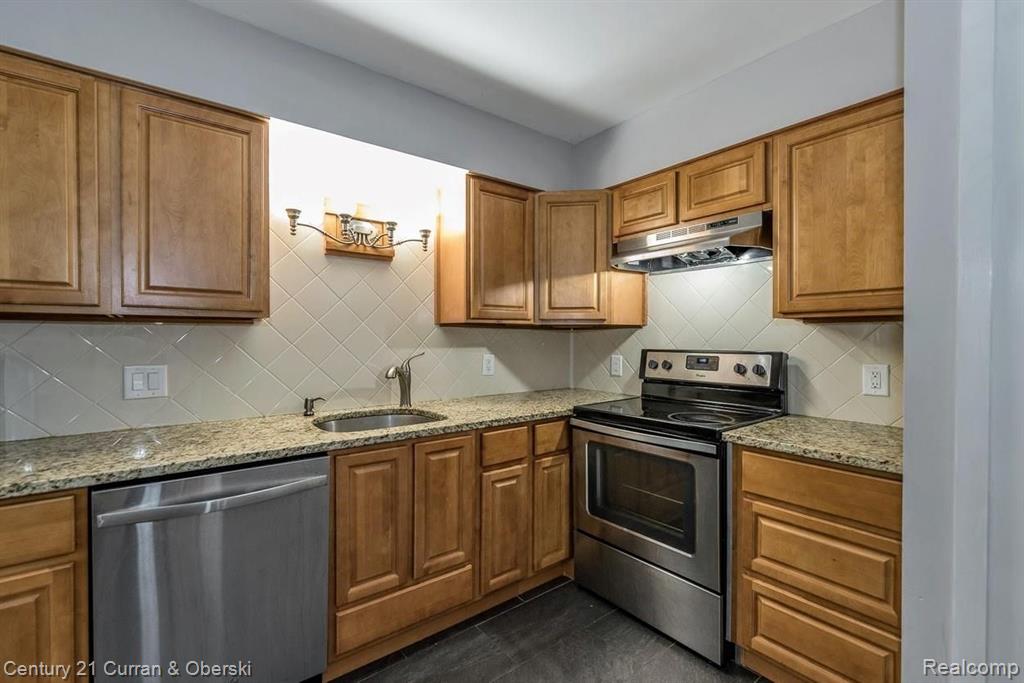 743 Eastbridge Court, Unit 95 Rochester Hills, MI 48307 - Photo 16 of 38