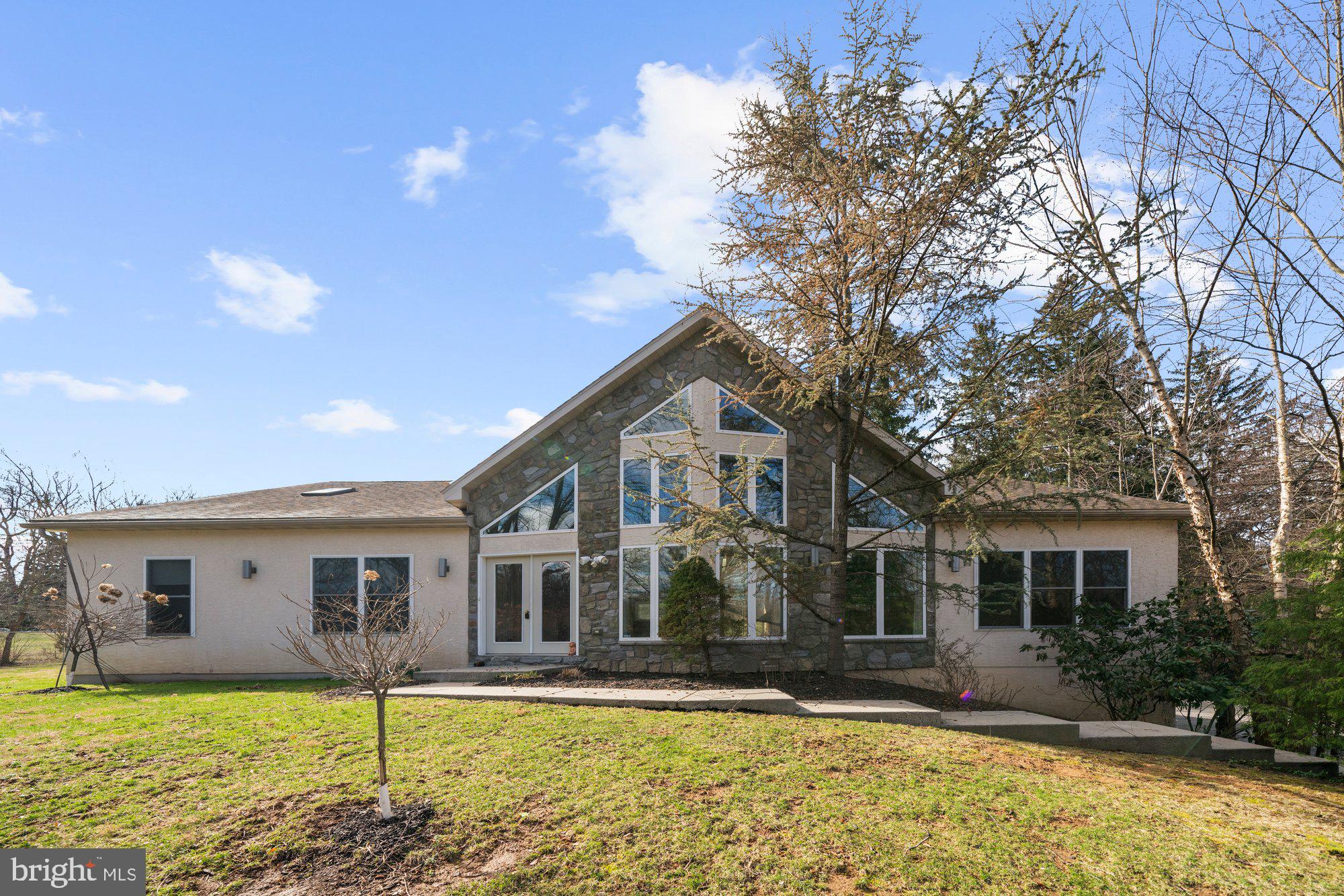 302 North Tulpehocken Road Reading, PA 19601 - Photo 2 of 38