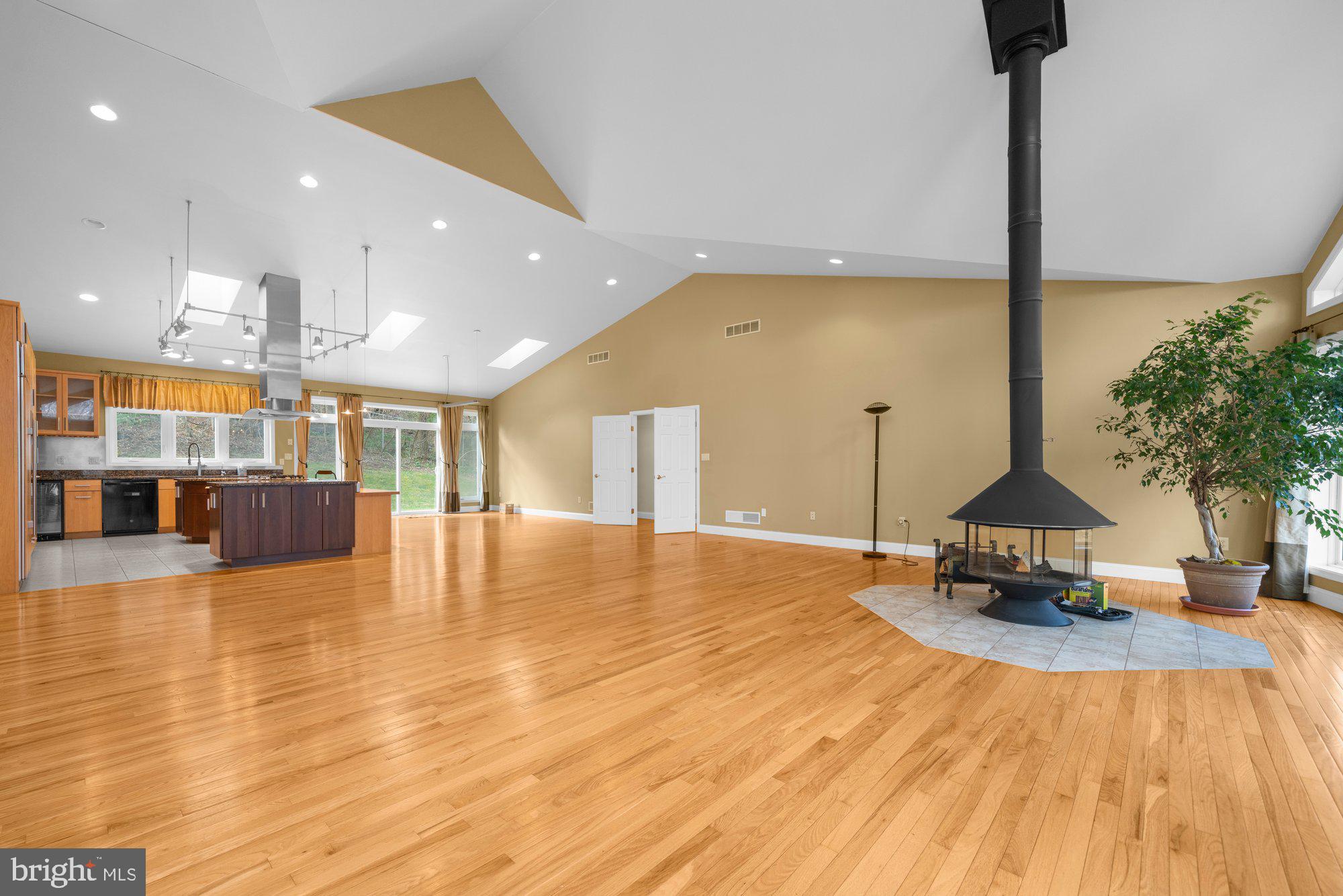 302 North Tulpehocken Road Reading, PA 19601 - Photo 3 of 38