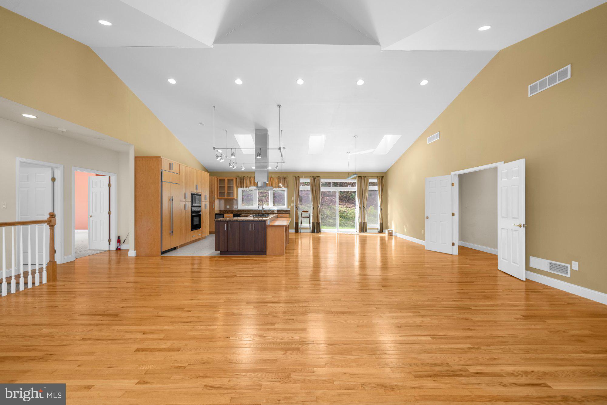 302 North Tulpehocken Road Reading, PA 19601 - Photo 4 of 38