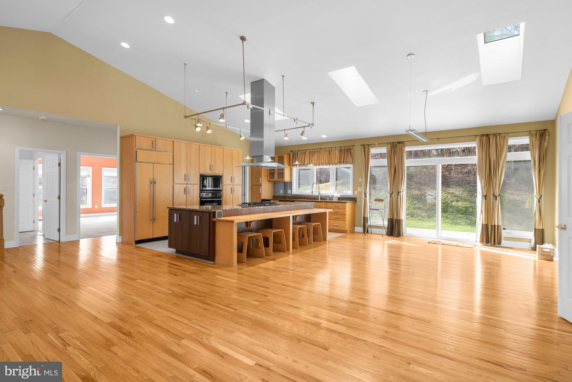 302 North Tulpehocken Road Reading, PA 19601 - Photo 5 of 38