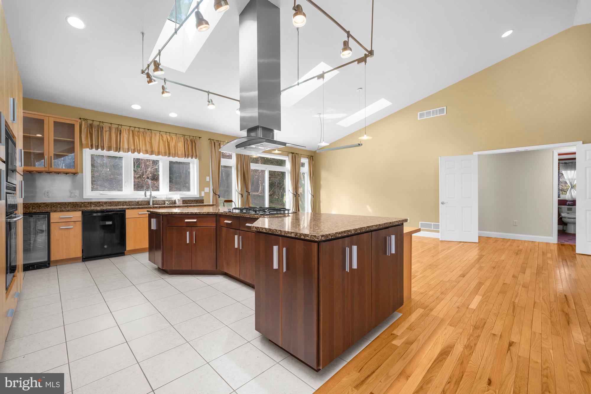 302 North Tulpehocken Road Reading, PA 19601 - Photo 7 of 38