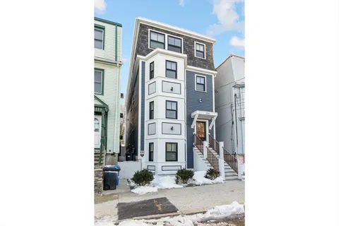 $3,600 | 229 East Eagle Street, Unit 3, Boston, MA 02128