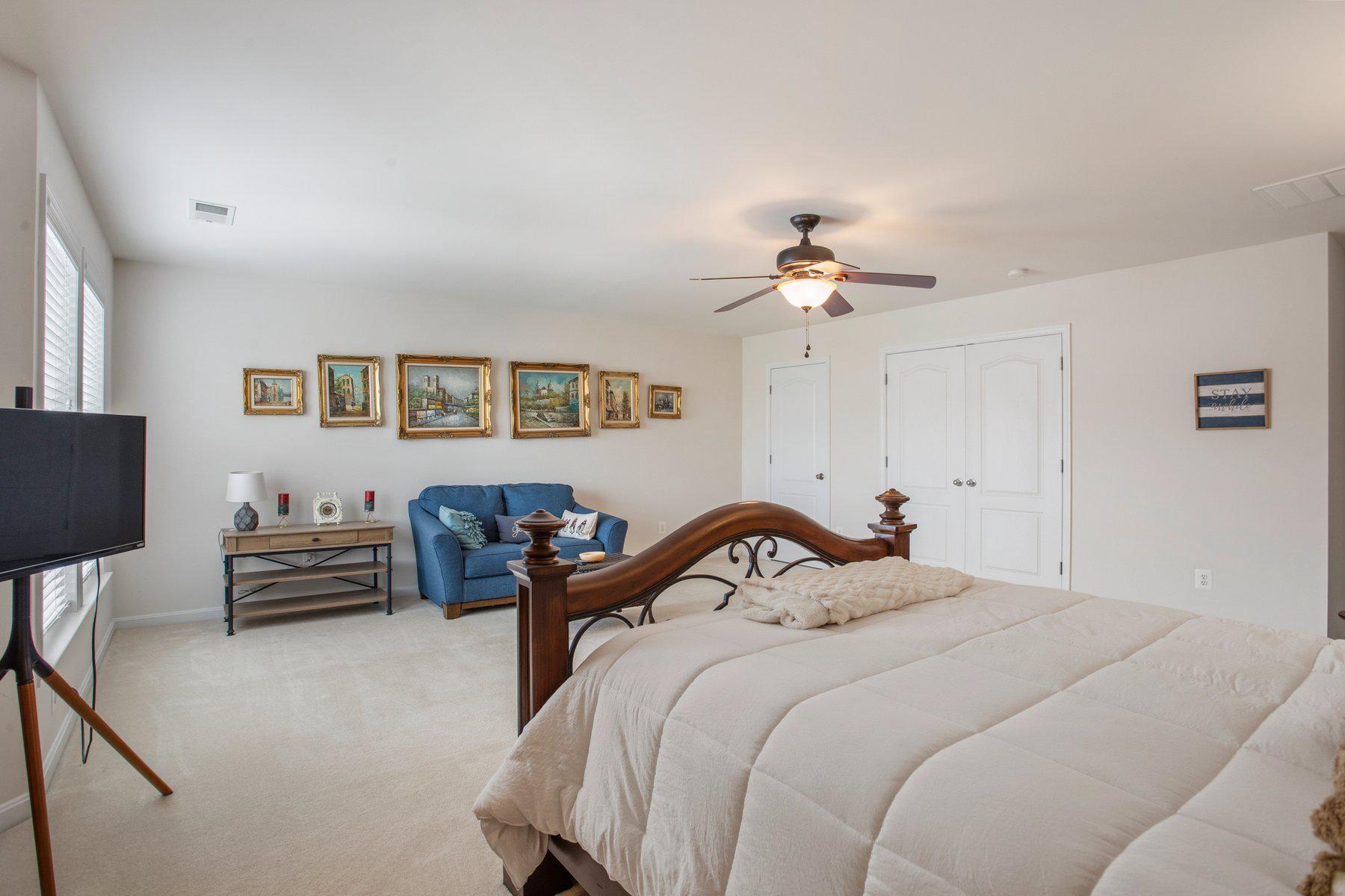 19466 Front Street Leesburg, VA 20176 - Photo 29 of 34 Spacious retreat with artistic flair.