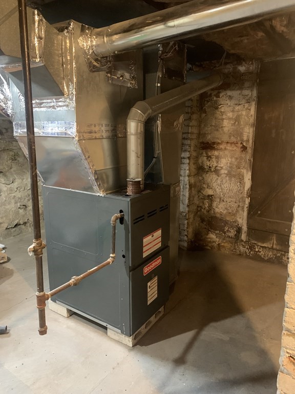 75 Pine Street Springfield, MA 01105 - Photo 20 of 40 a close view of water heater room