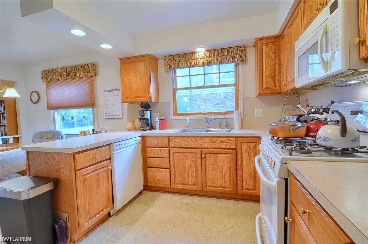 1646 Sumac Drive Rochester, MI 48309 - Photo 6 of 37 50029361-5.JPG