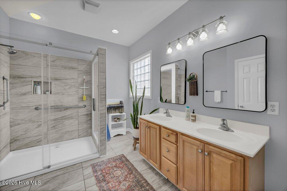 517 Valley Brook Road Wilmington, NC 28412 - Photo 18 of 41 Primary Bathroom