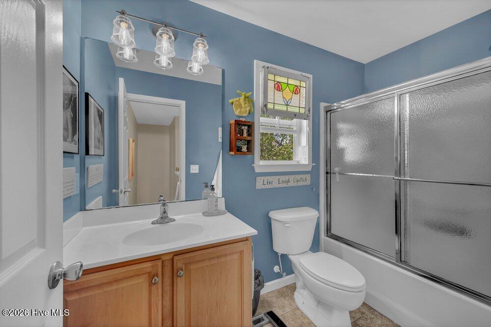 517 Valley Brook Road Wilmington, NC 28412 - Photo 22 of 41 Second Full Bathroom