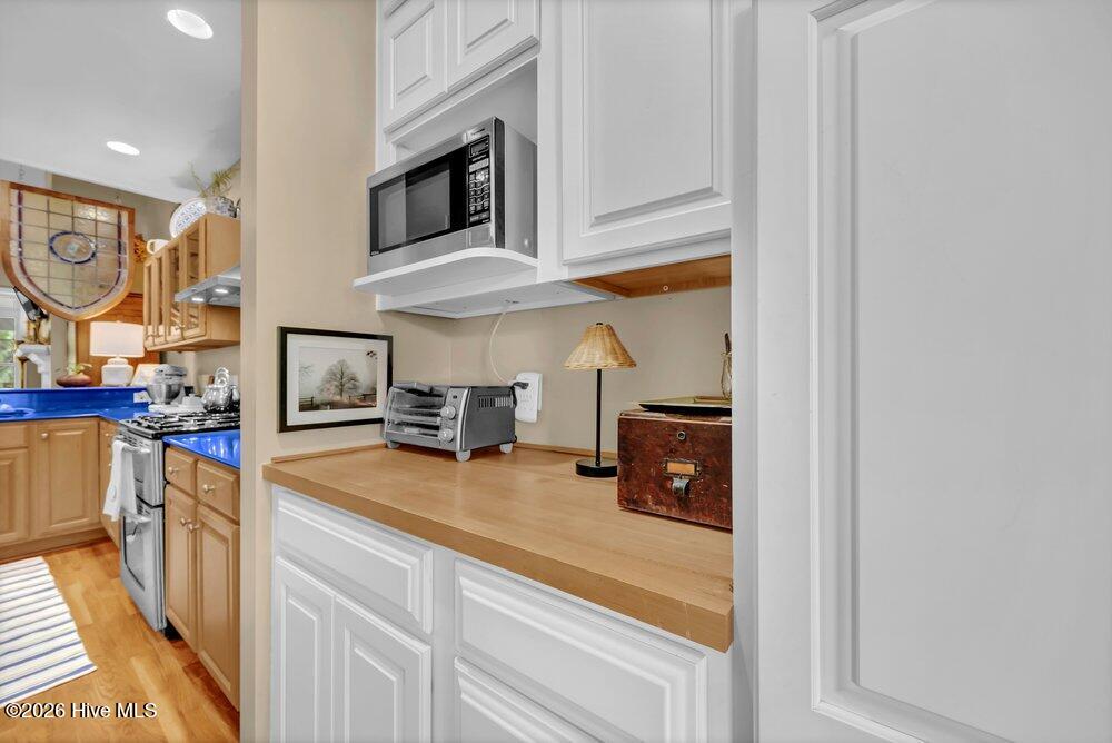 517 Valley Brook Road Wilmington, NC 28412 - Photo 7 of 41 Butler's Pantry