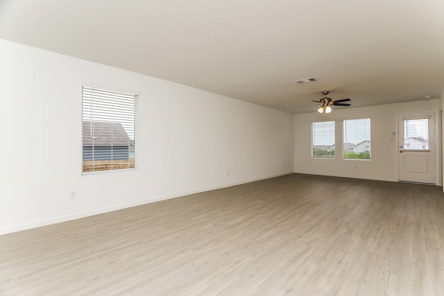 3415 Perlach Drive San Antonio, TX 78245 - Photo 4 of 12