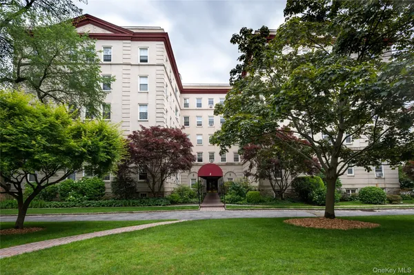 $219,000 | 4 Park Lane, Unit 2C, Mount Vernon, NY 10552
