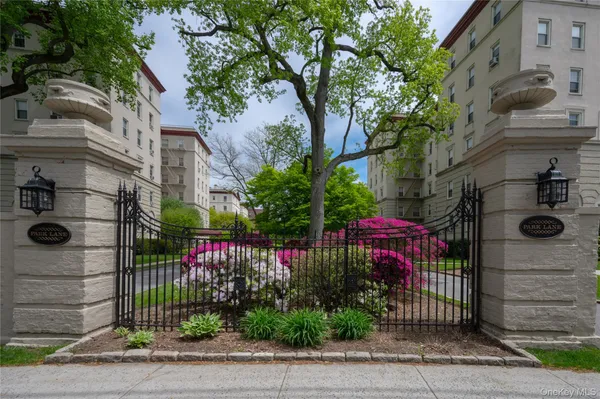 $219,000 | 4 Park Lane, Unit 2C, Mount Vernon, NY 10552