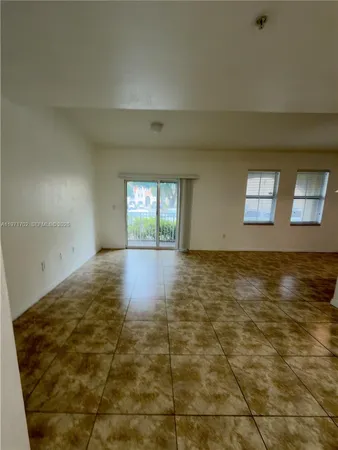 a view of empty room with window