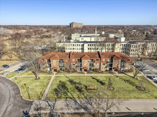 $245,000 | 113 West Brandon Court, Unit E31, Palatine, IL 60067