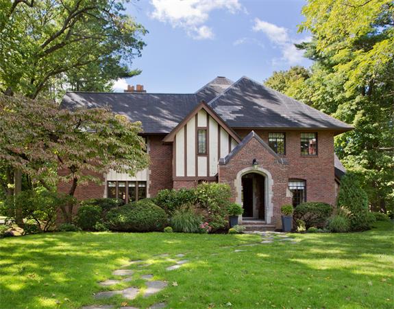 129 Monadnock Road Newton, MA 02467 - Photo 1 of 24 Gallery Image 1