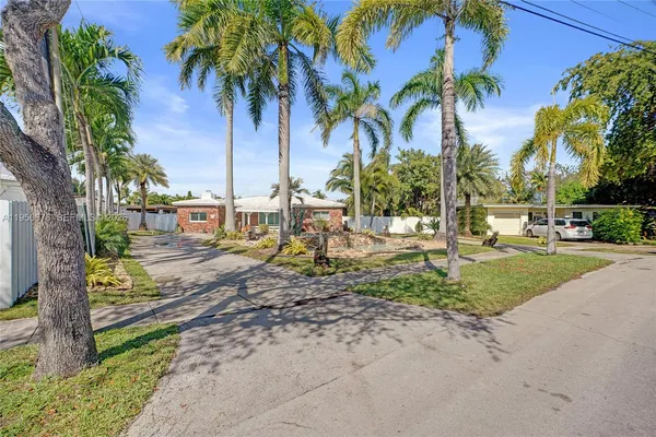 $3,500,000 | 1995 North Hibiscus Drive, North Miami, FL 33181