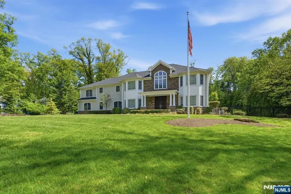 $2,790,000 | 184 Donny Brook Drive, Allendale, NJ 07401