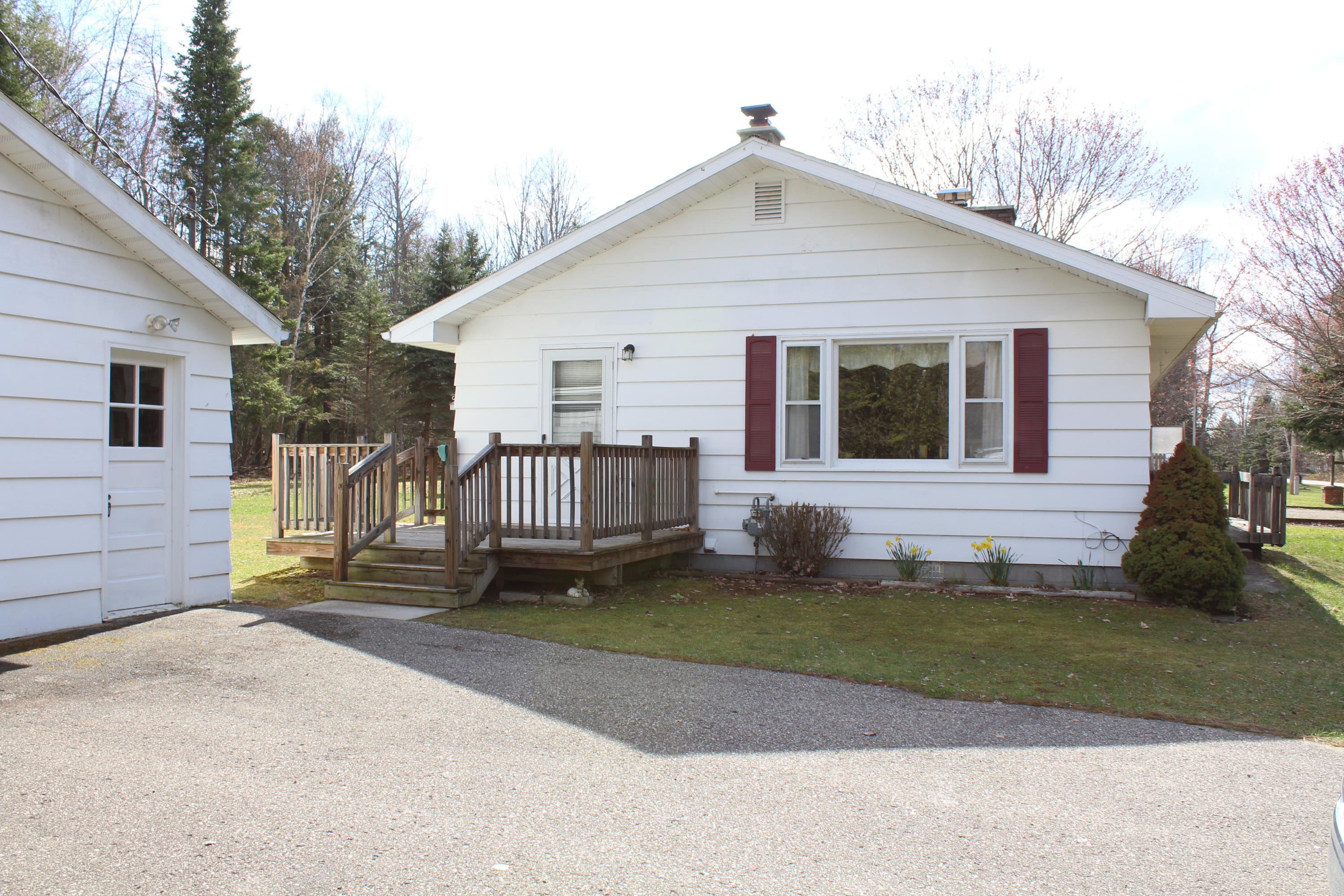 11075 Kings Point Road Alanson, MI 49706 - Photo 35 of 39 Gallery Image 35