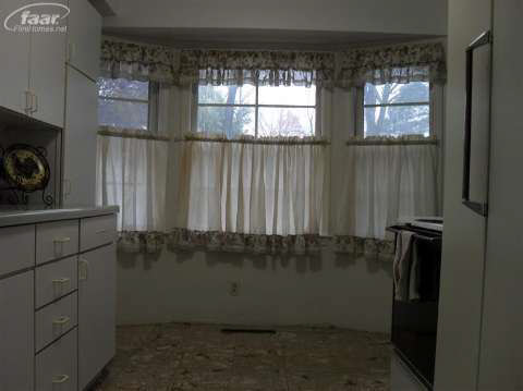 1093 East Hill Road Flint, MI 48507 - Photo 8 of 19 20385902-7.JPG