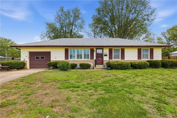 $220,000 | 405 West College Street, Odessa, MO 64076