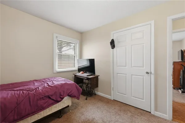 $220,000 | 405 West College Street, Odessa, MO 64076