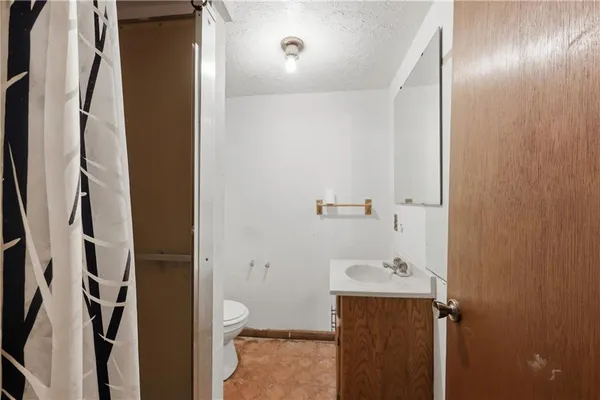 $220,000 | 405 West College Street, Odessa, MO 64076