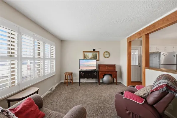 $220,000 | 405 West College Street, Odessa, MO 64076