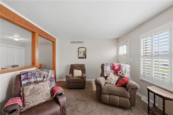 $220,000 | 405 West College Street, Odessa, MO 64076