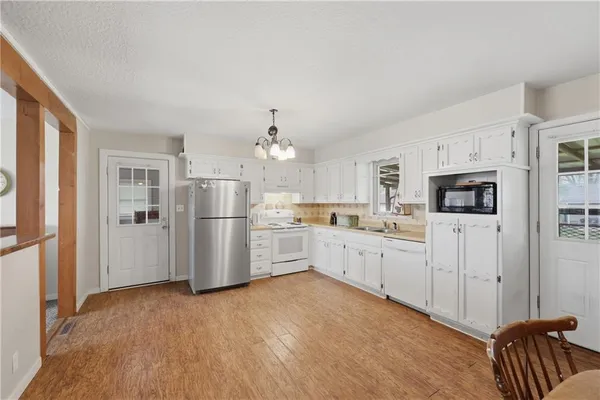 $220,000 | 405 West College Street, Odessa, MO 64076