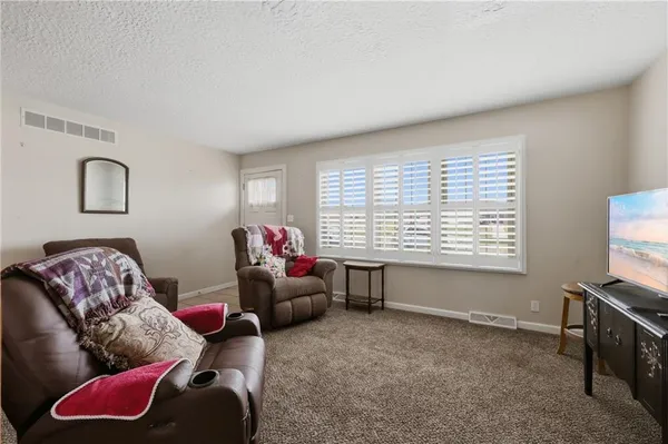 $220,000 | 405 West College Street, Odessa, MO 64076