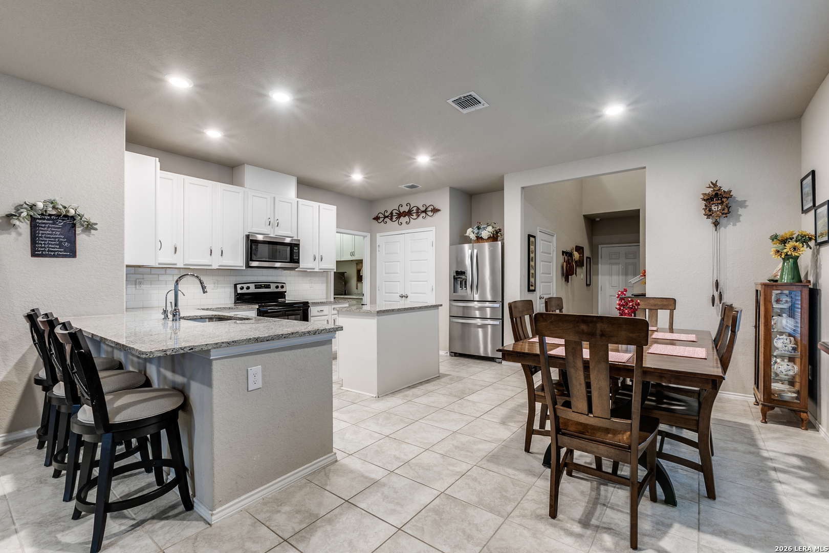 119 Foxhound Path San Antonio, TX 78253 - Photo 4 of 24