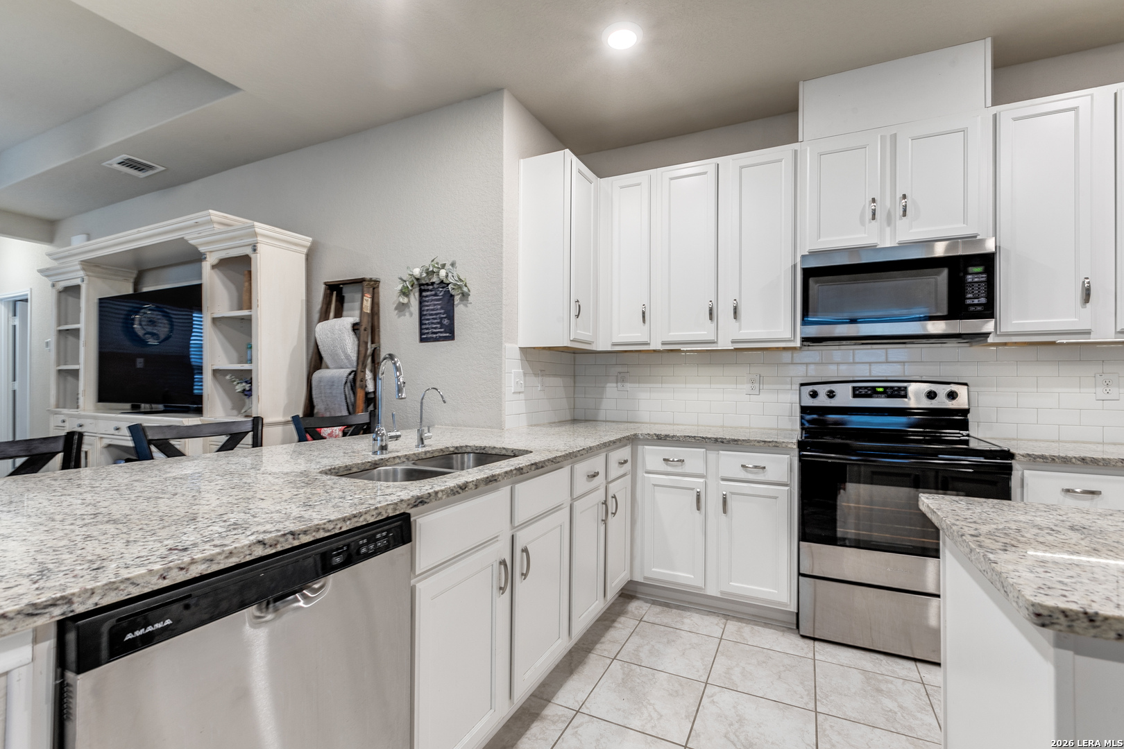 119 Foxhound Path San Antonio, TX 78253 - Photo 6 of 24