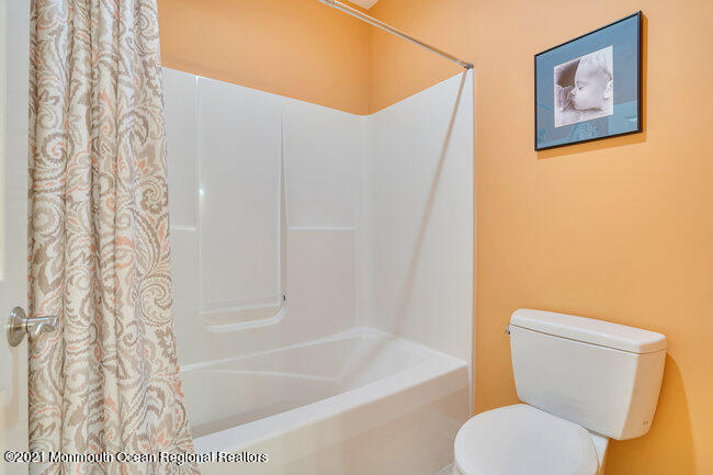 53 Stillhouse Road Millstone Township, NJ 08535 - Photo 34 of 55 2nd Floor Full Bath