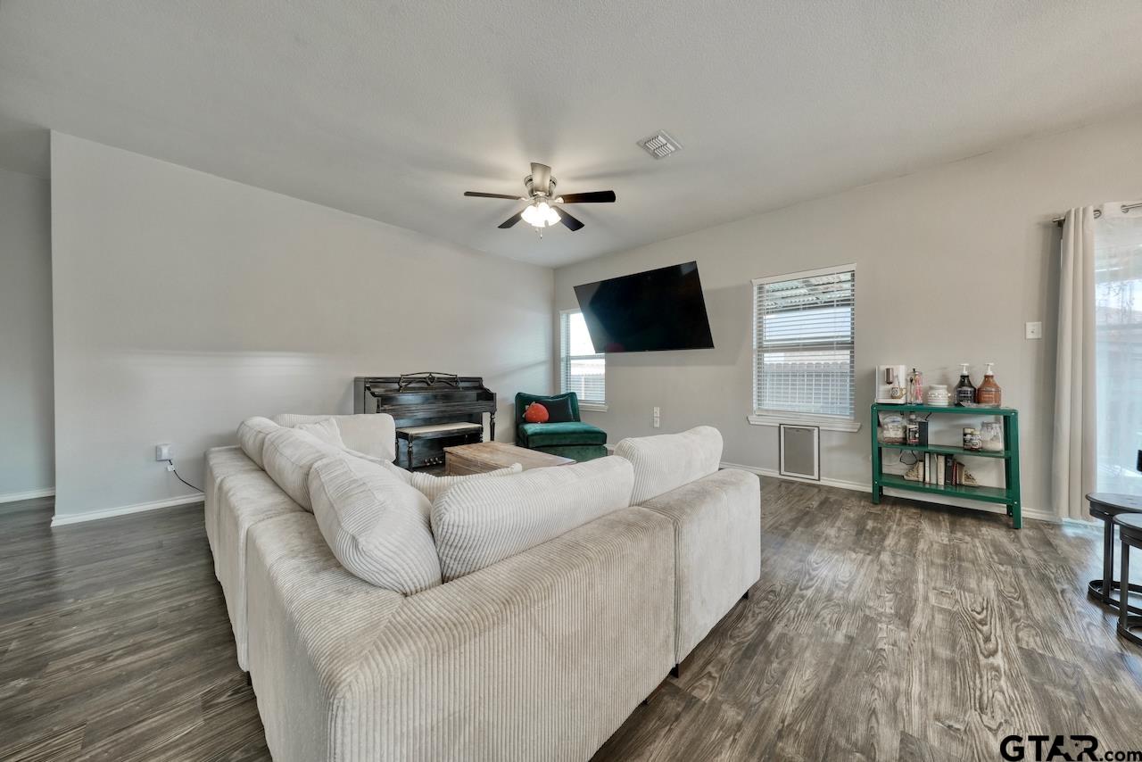306 Ruffin Road Mabank, TX 75147 - Photo 5 of 43