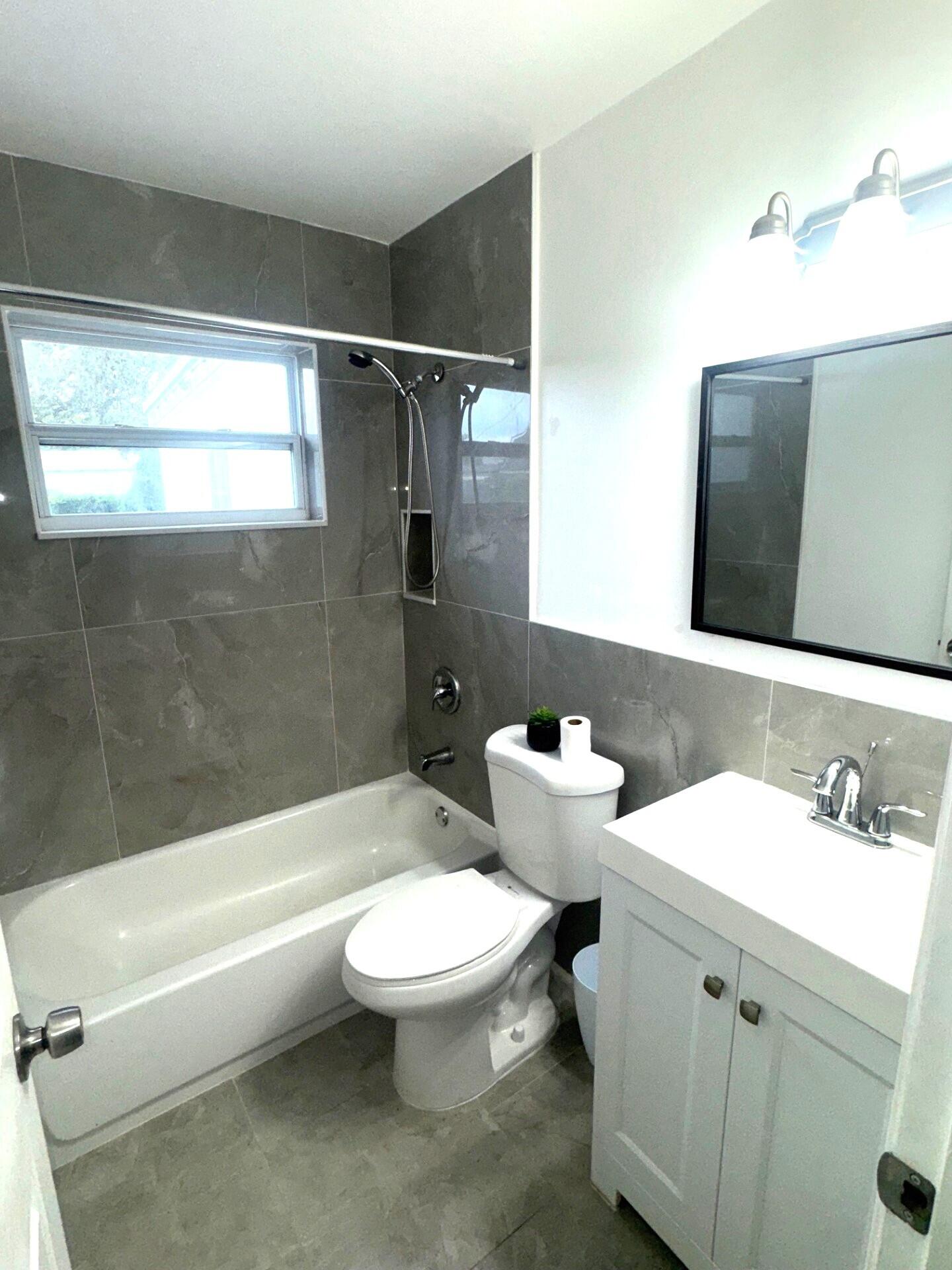 4472 Alden Avenue Stuart, FL 34997 - Photo 19 of 33 Guest bath