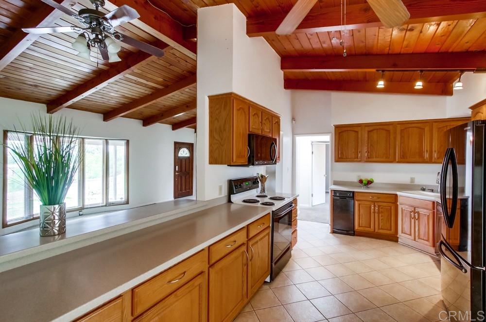 3122 Reed Road Escondido, CA 92027 - Photo 2 of 25