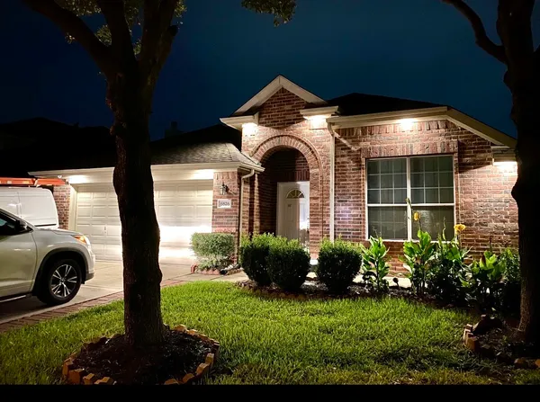 $2,000 | 6826 Chester Oak Drive, Houston, TX 77083