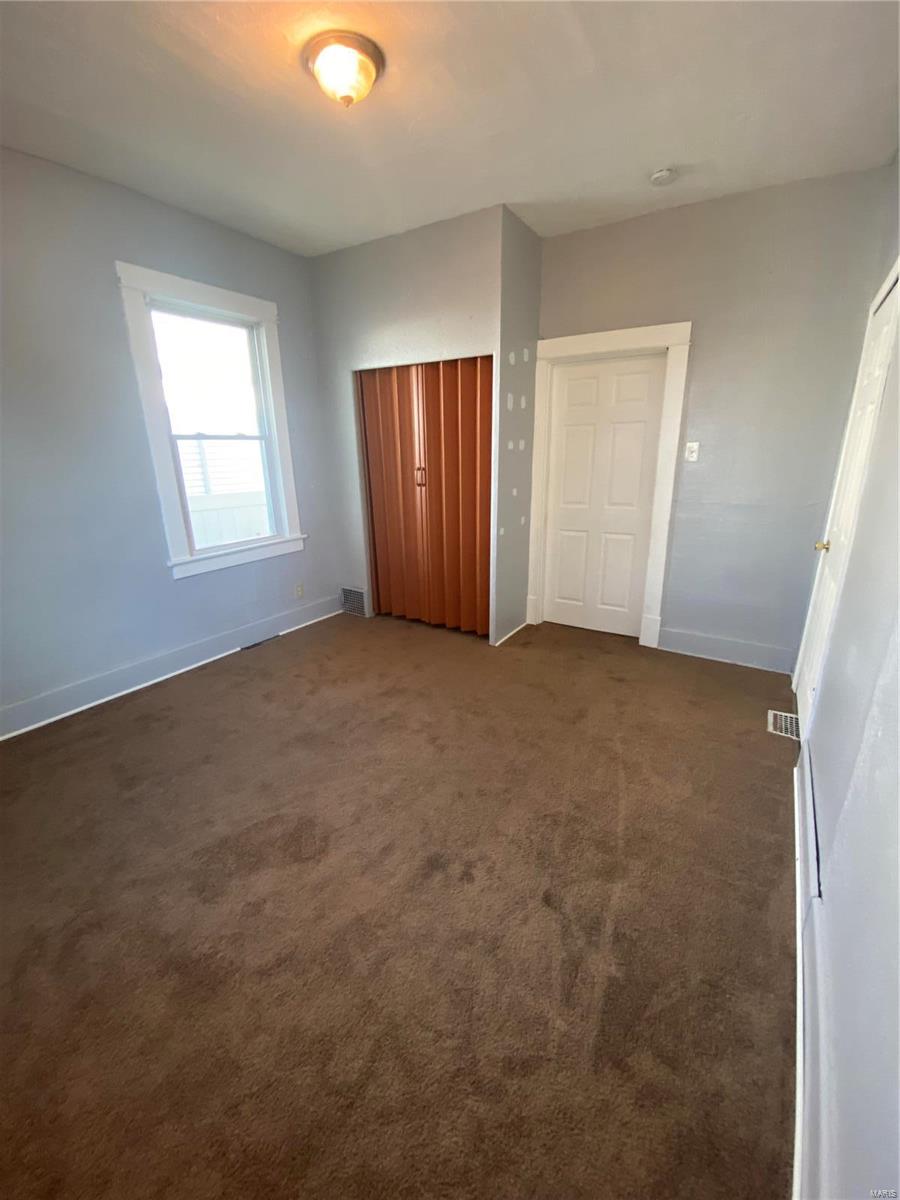 1835 Rhodes Street Madison, IL 62060 - Photo 17 of 32