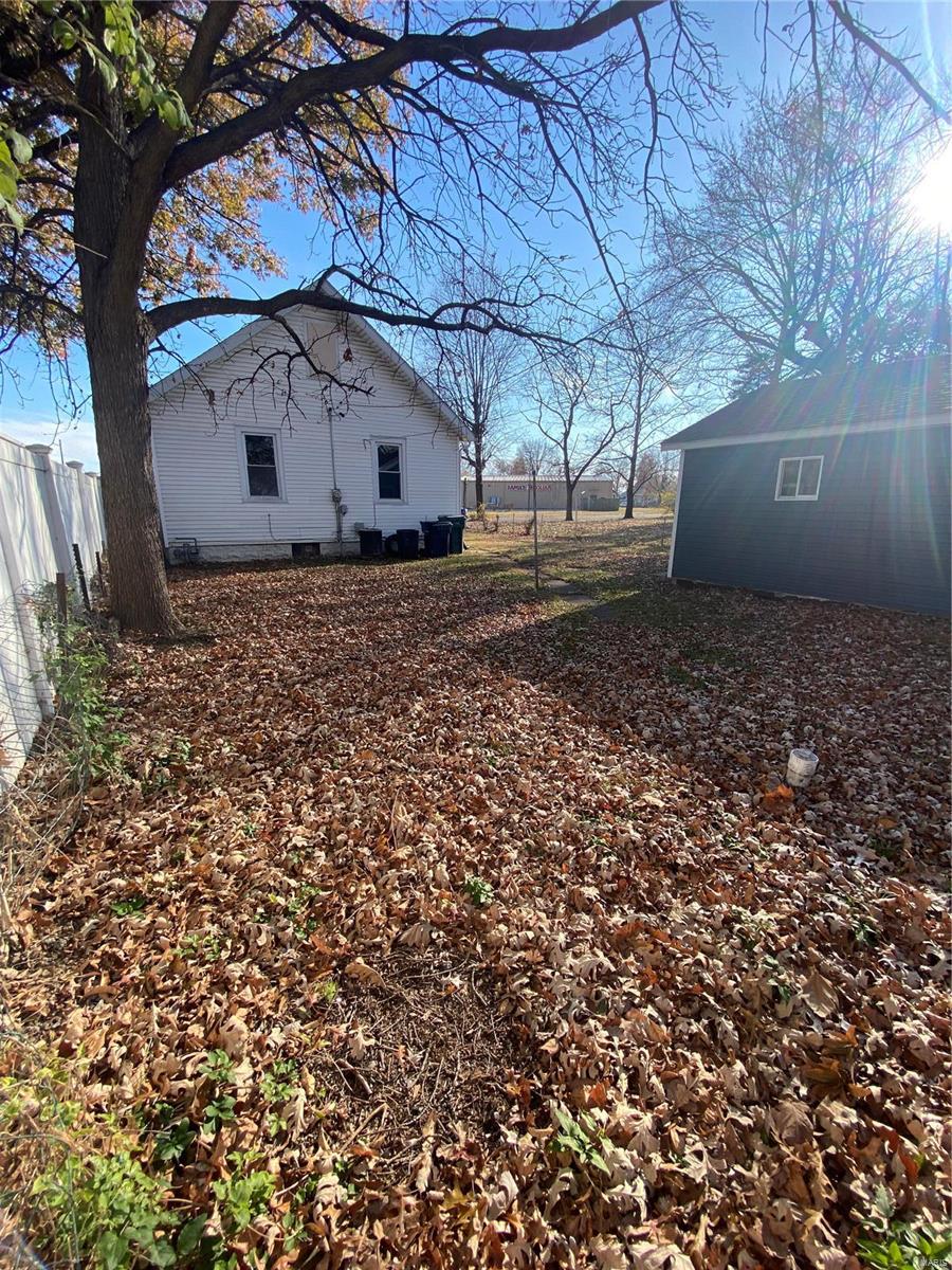 1835 Rhodes Street Madison, IL 62060 - Photo 7 of 32