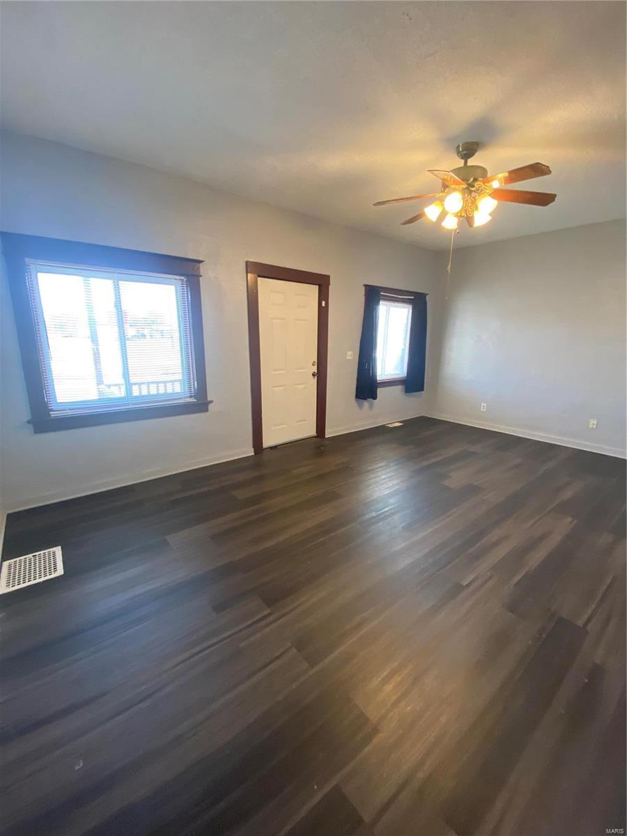 1835 Rhodes Street Madison, IL 62060 - Photo 10 of 32